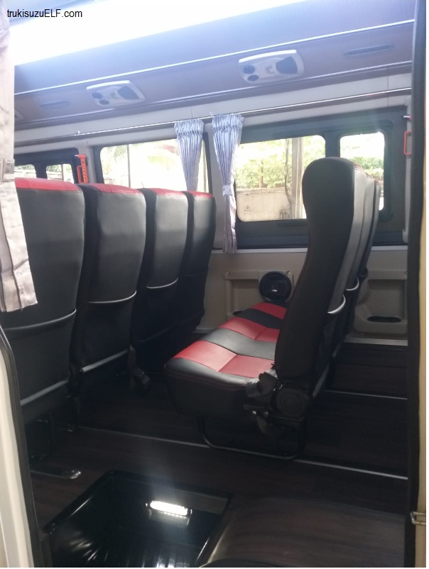 interior ISUZU MICROBUS 20 seat Deluxe