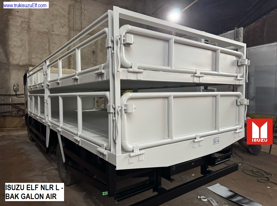 truk galon air isuzu NLR 4 ban