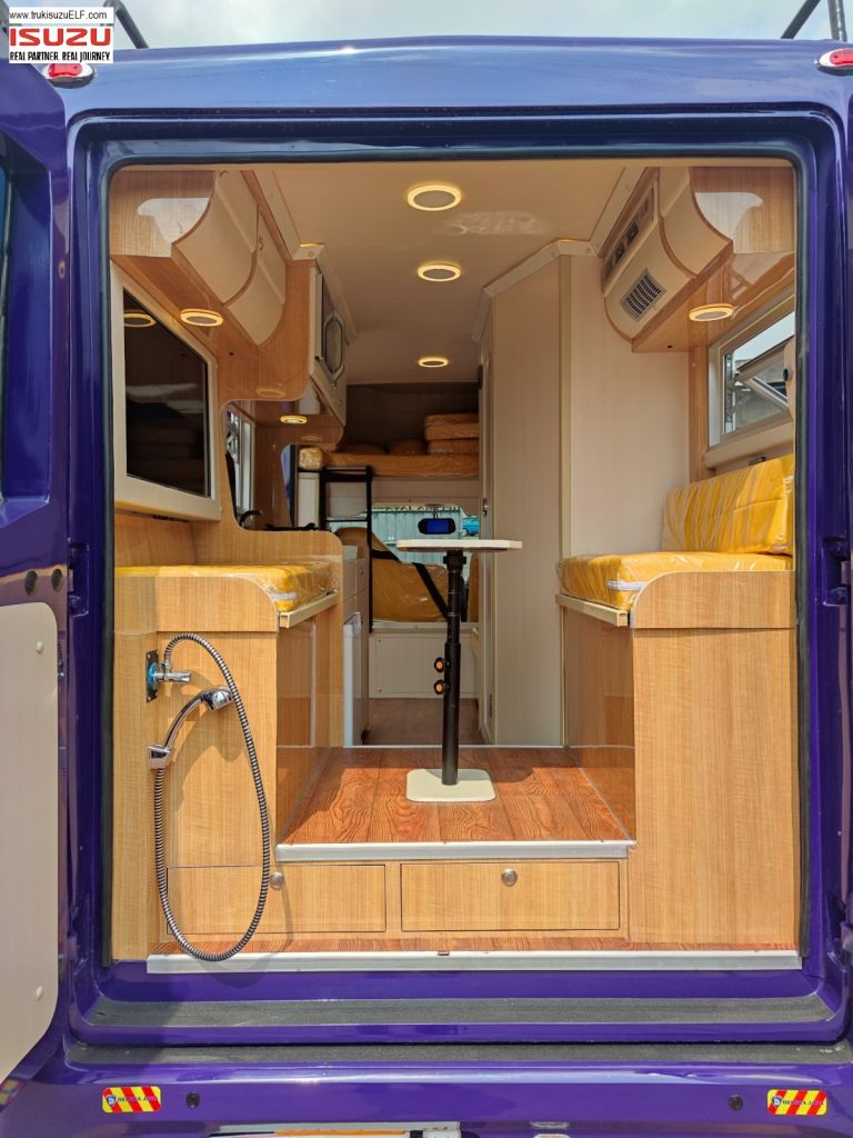 interior belakang CAMPER VAN isuzu Traga euro 4 interior belakang CAMPER VAN isuzu Traga euro 4