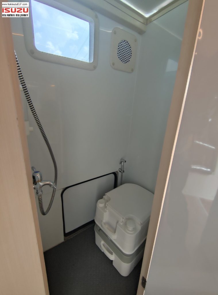 Ruang WC dan Kamar Mandi CAMPER VAN ISUZU TRAGA Ruang WC dan Kamar Mandi CAMPER VAN ISUZU TRAGA