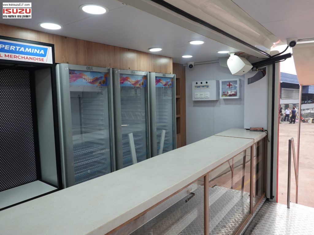 interior mobil toko isuzu ELF NLR euro 4 interior mobil toko isuzu ELF NLR euro 4