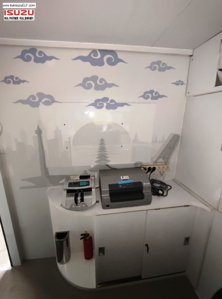 Kelengkapan Mobil Layanan Bank Isuzu ELF NLR euro 4 Kelengkapan Mobil Layanan Bank Isuzu ELF NLR euro 4