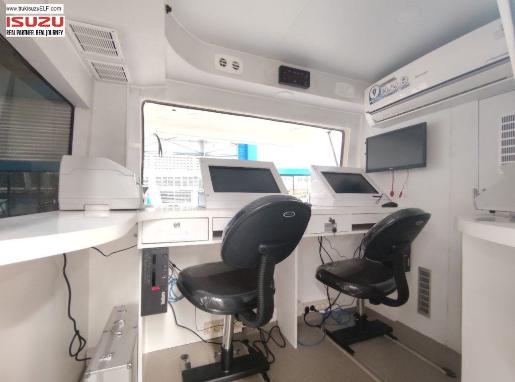 Mobil Layanan Bank Kas Keliling Isuzu elf 4 ban Mobil Layanan Bank Kas Keliling Isuzu elf 4 ban